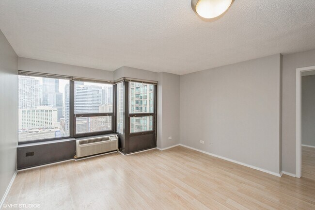Foto del edificio - 30 E Huron St