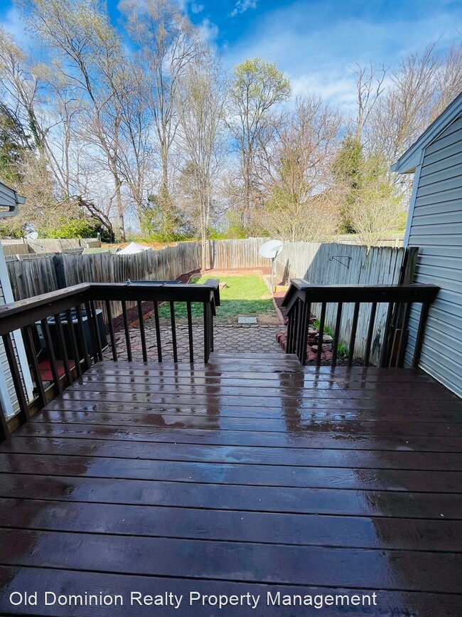 Building Photo - 3 br, 1.5 bath House - 879 Northfield Court