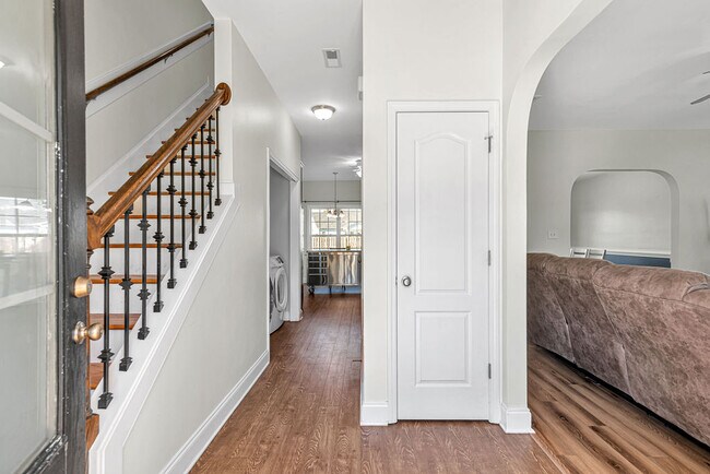 Foto del edificio - 218 Maidstone Dr