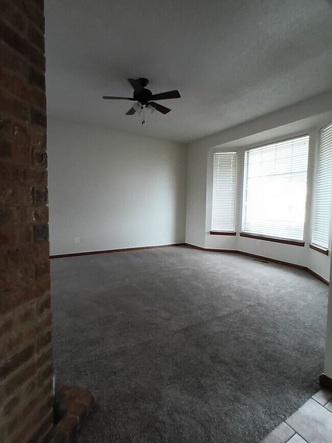 Foto del edificio - Carl Albert Schools! - Great Home!