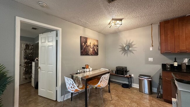 Building Photo - 974 Leeward Pl