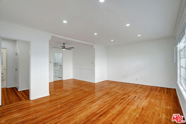 Foto del edificio - 476 S Roxbury Dr