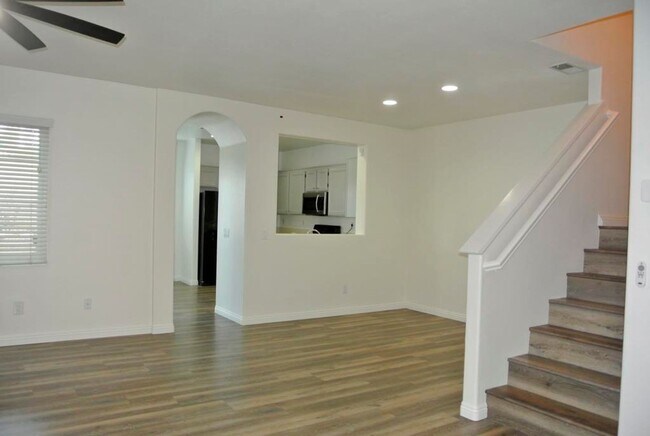 Building Photo - 4Bed/2.5Bath Home in the Brisbane complex~...