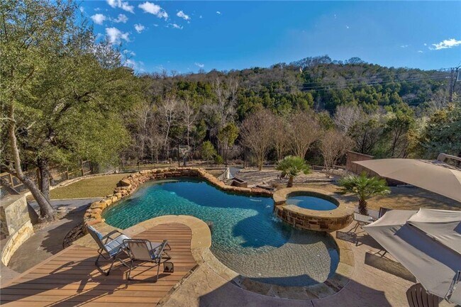 Building Photo - 9011 Spicebrush Dr