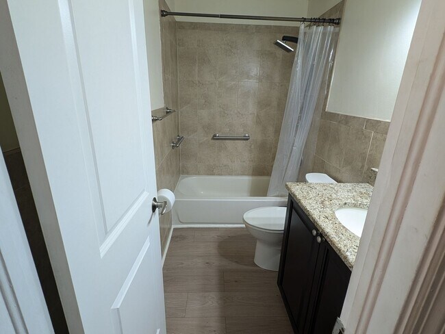 Foto del edificio - 4 Bedroom Single Family Home in Charleston