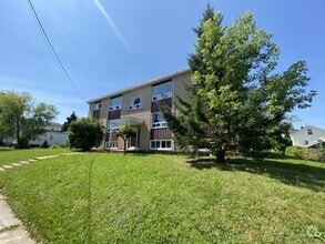 Building Photo - 200 Spruce St
