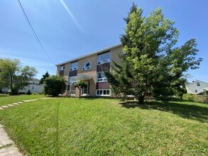 Building Photo - 200 Spruce St