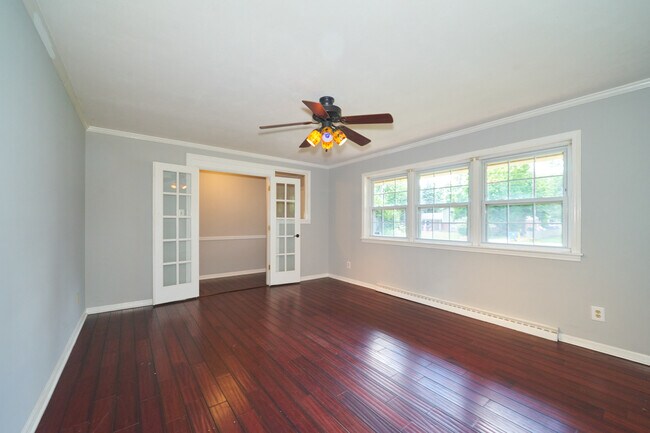 Foto del edificio - 9803 Lakewood Dr W