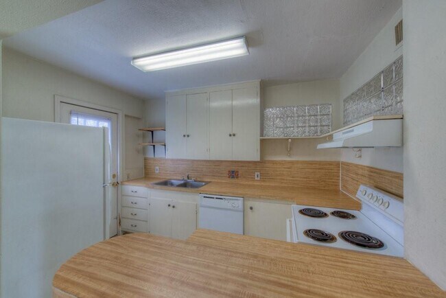 Foto del edificio - 5216 McCarty Ln