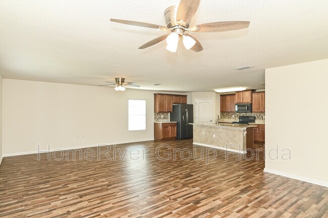 Building Photo - 2048 Pebble Point Dr