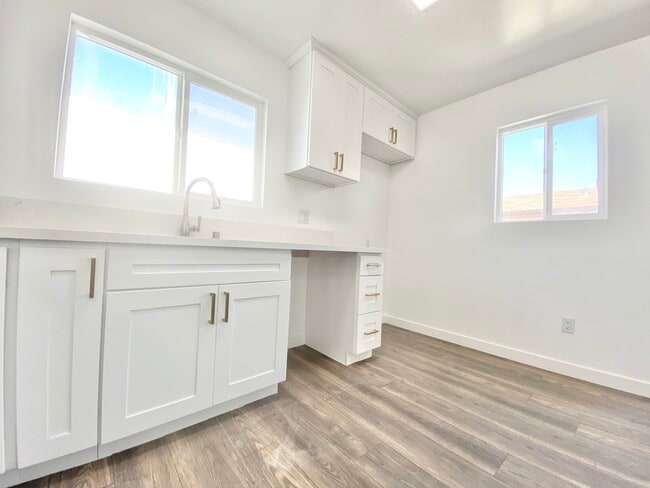 Building Photo - 427 E 112th Street Los Angeles, CA 90061