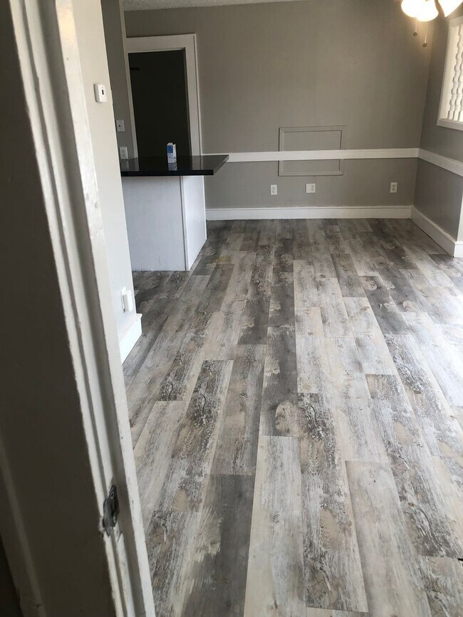 Building Photo - Cozy 2 Bed 2 Bath - AVAILABLE NOW!