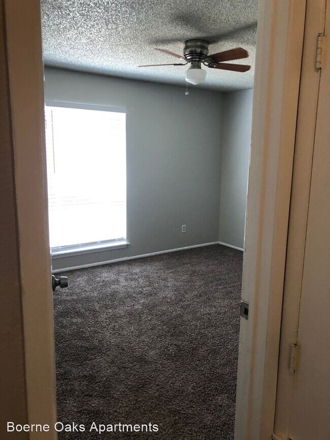Foto del edificio - 2 br, 1 bath Apartment - 400 Rosewood Ave.