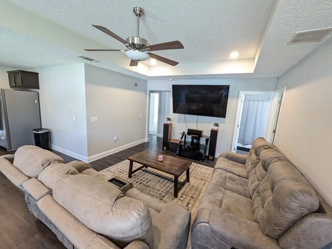 Building Photo - 5619 Charter Cir