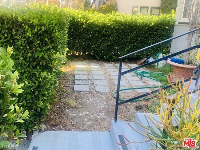 Foto del edificio - 2 br, 2 bath House - 9966 Robbins Dr
