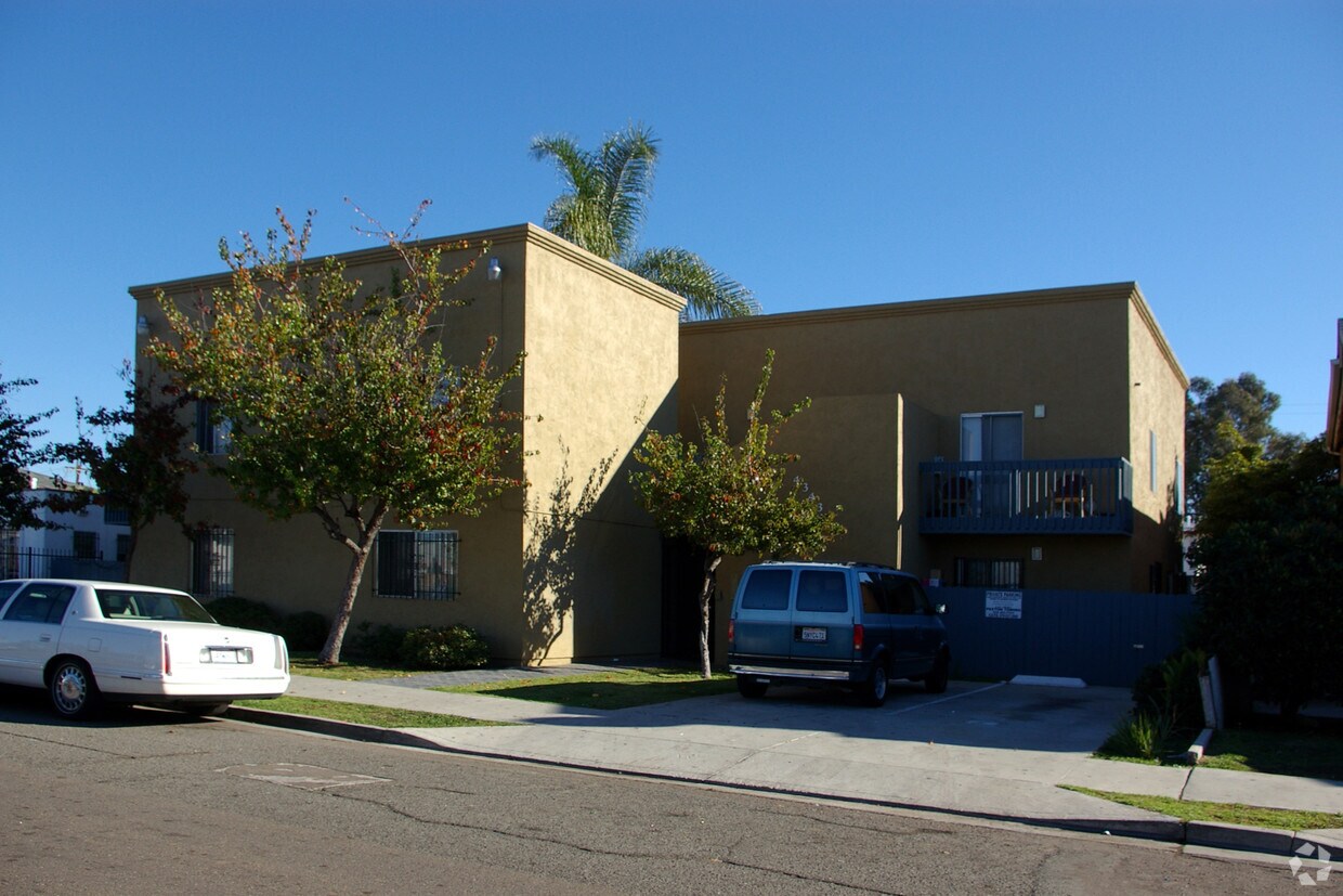 Building Photo - 4343 Altadena Ave
