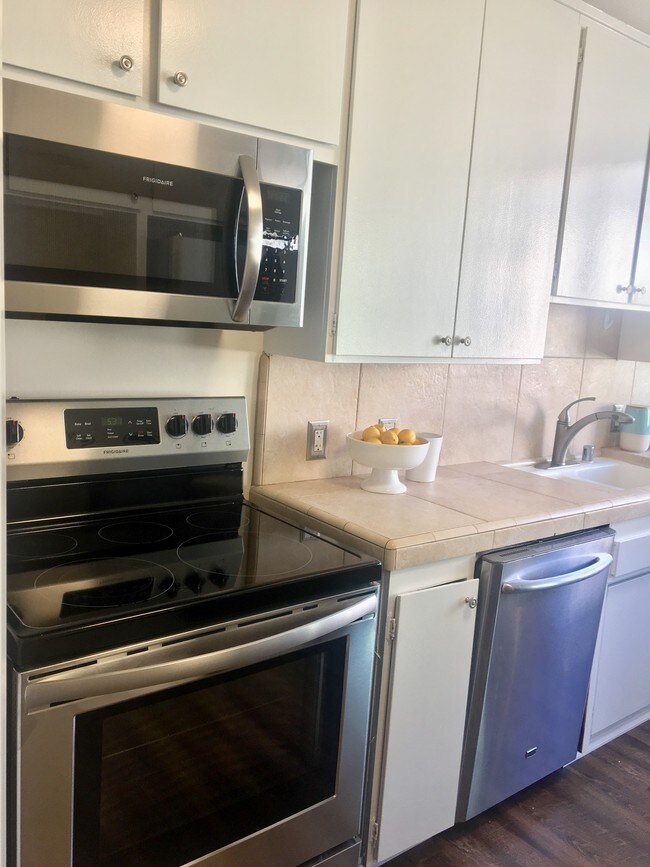 Brand New Stainless Microwave and Oven Range - 8701 Delgany Ave