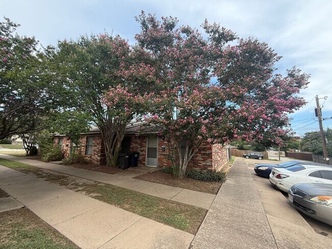 Foto del edificio - Sunset Heights, Near I-30 and Hulen Street...