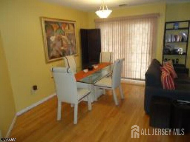 Foto del edificio - 1001 Worthington Ct