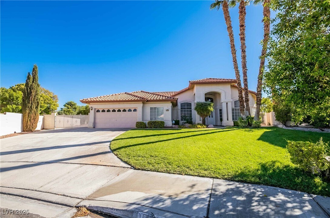 Foto principal - 1400 Castle Crest Dr