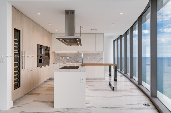 Foto del edificio - 15701 Collins Ave