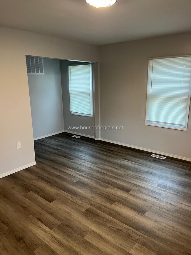 Building Photo - 308 W Stotlar St