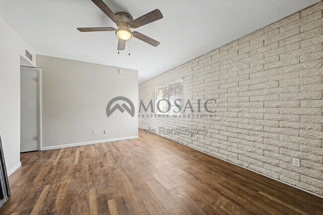 Foto del edificio - 1204 S McClintock Dr