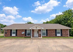 Building Photo - 1437 McCan Dr
