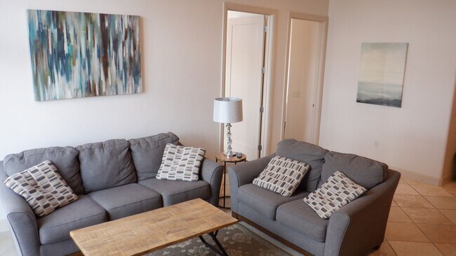 Foto del edificio - Furnished! 2 bed / 1 bath Condo  North End of Town