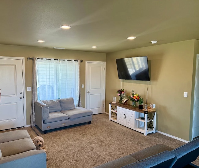 Foto del edificio - 216 E Montmorency Blvd