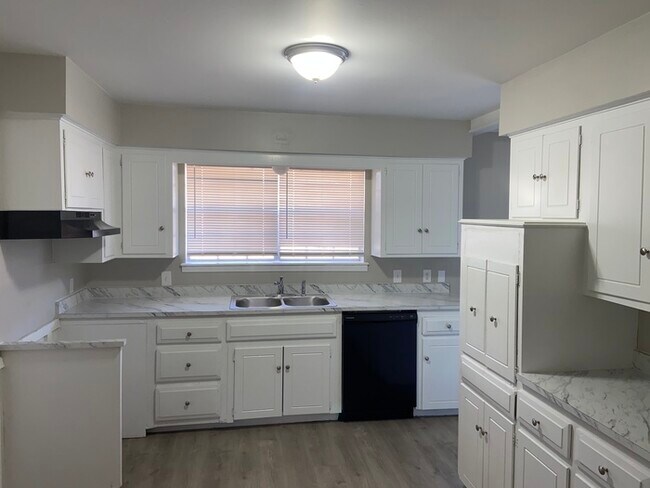 Foto del edificio - 7517 E 53rd Pl