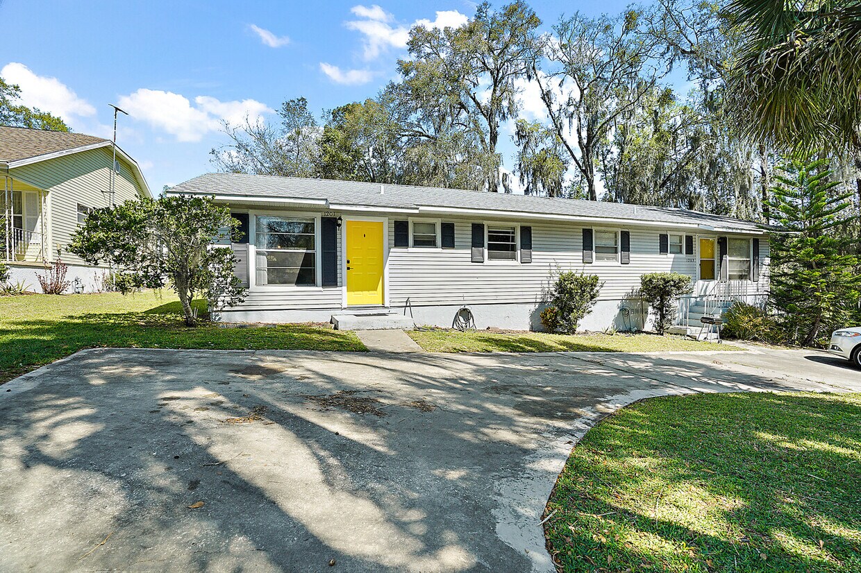 2 Bedrooms/1 Bath Duplex - 1201 E 5th Ave
