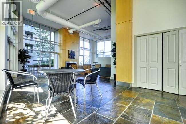 Building Photo - 9180 Hemlock Dr