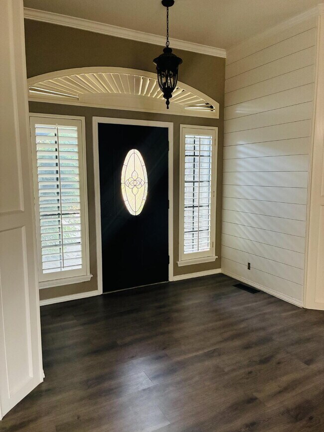 Foto del edificio - Beautiful Home in Westbury South Ready for Move-In!