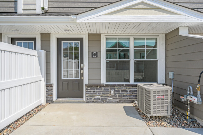 Building Photo - 10884 Everest Pl N