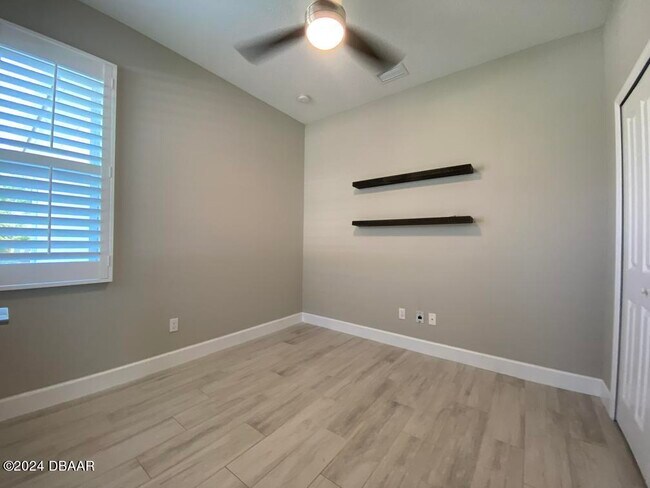 Building Photo - 272 Catriona Dr