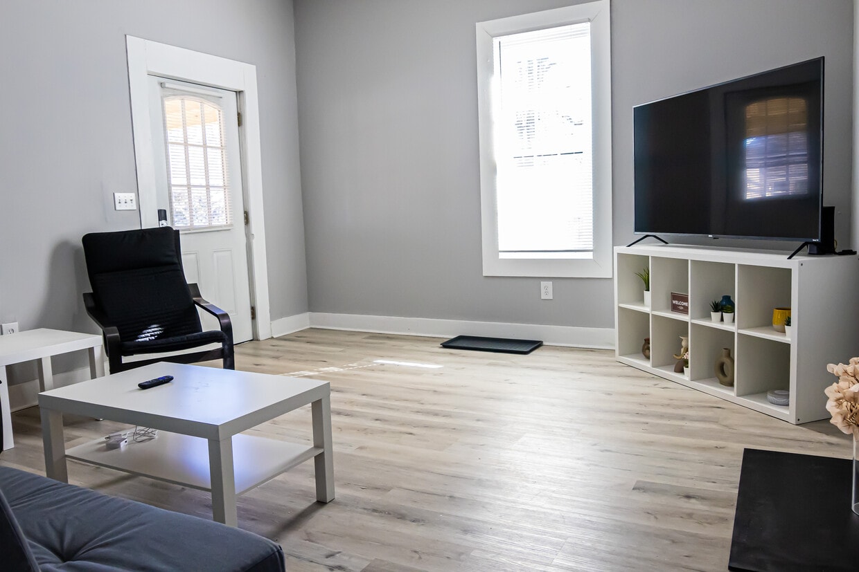 Foto principal - 4139 Lott St NE