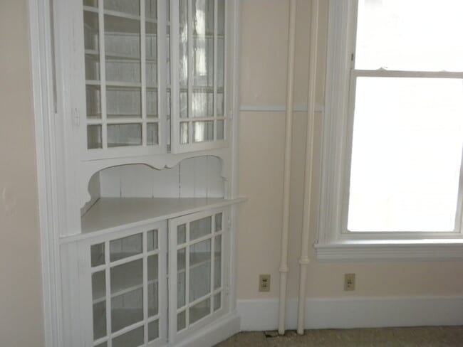 Building Photo - 68 Pine St