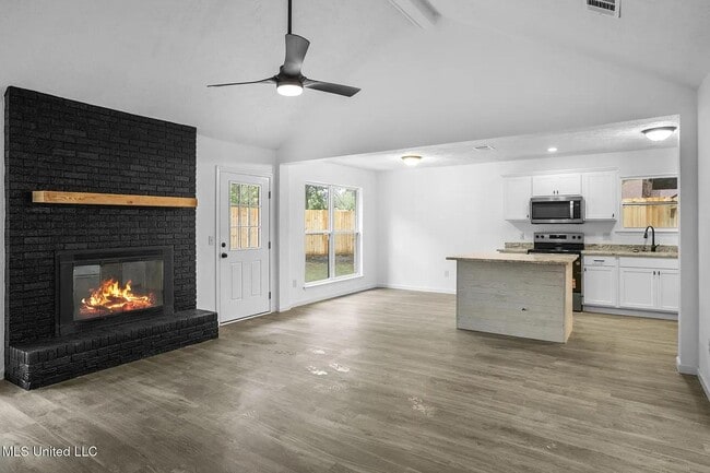 Photo - 214 W Lakewood Dr House