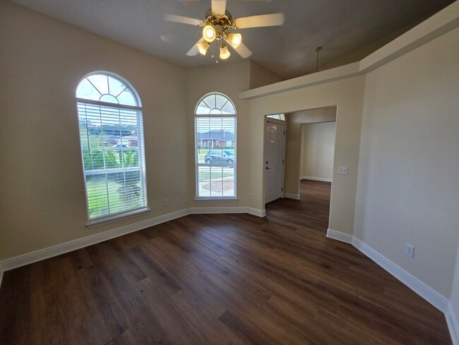 Foto del edificio - 4BR/3BA home with shed close to Navy Federal Credit Union