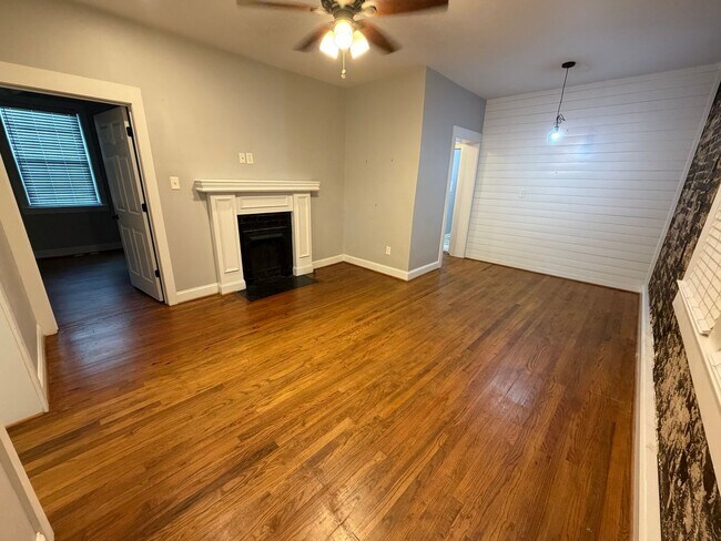 Foto del edificio - 3 Bedrooms, 1 Bathroom - Home in Celenease! *MOVE-IN SPECIAL!!*