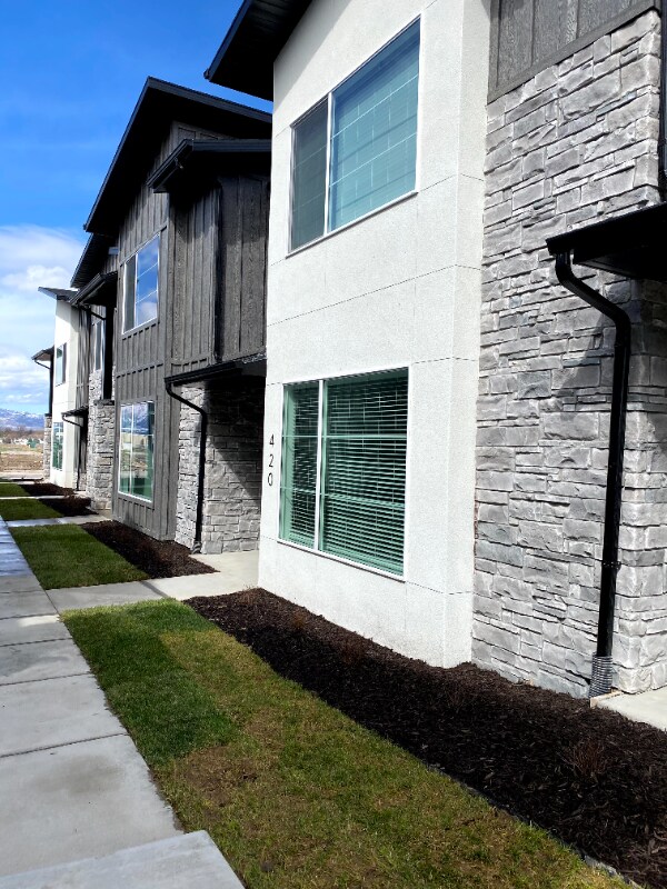 Foto del edificio - 424 W 40 S