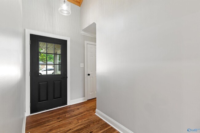 Building Photo - 2211 Cecille Dr SW