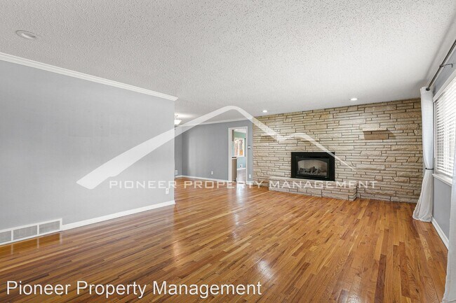 Building Photo - 3 br, 2 bath House - 3910 Balsam St.