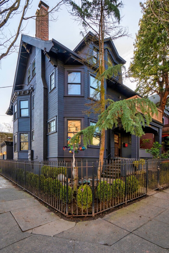 Building Photo - 2104 NW Everett St