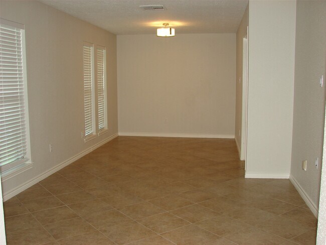 Foto del edificio - 7010 Buchanan Dr