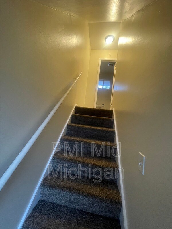 2047 S Averill Ave, Flint, MI 48503 Condo for Rent in Flint, MI
