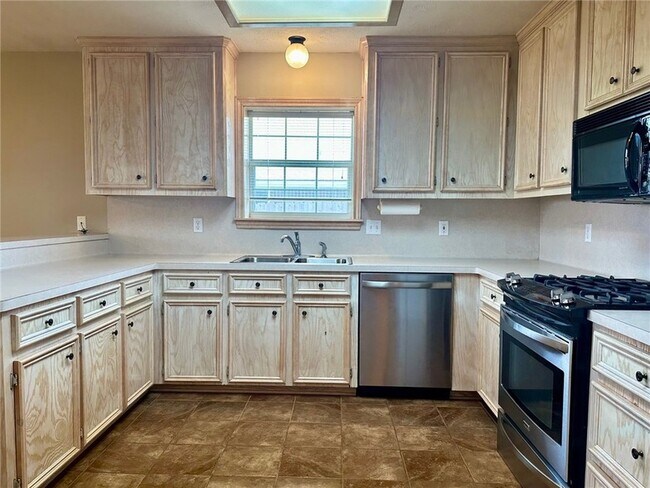 Foto del edificio - 4201 Bedford Ct