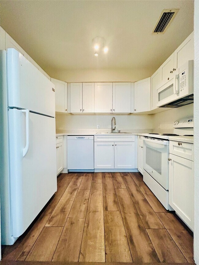 Building Photo - 1412 NW 2nd Ave