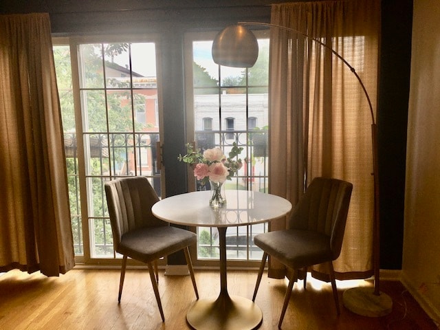 Dining Nook - 1312 N Campbell Ave